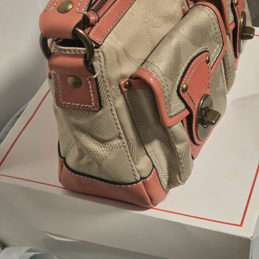 Coach Legacy Double Turnlock Soulderbag Tan Canvas With Coral Leather - Picture 4 of 17